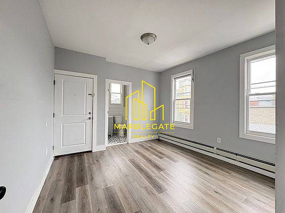 3rd image of 465 Ferry St #11