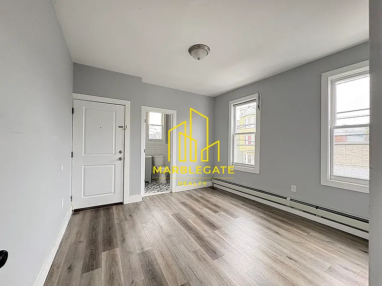465 Ferry St #11 — Photo 3