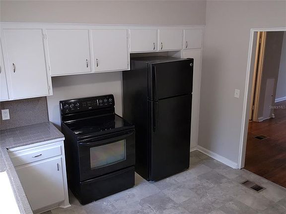 5th image of 3148 Belden St APT 2