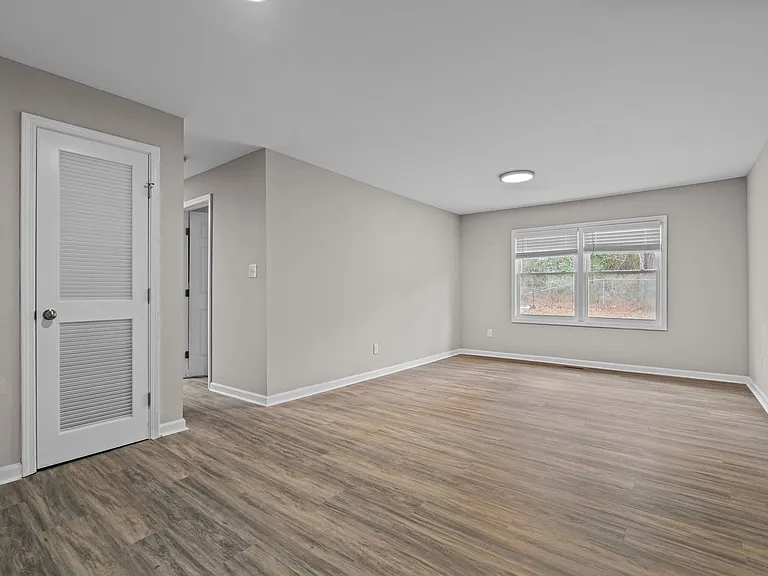 1302 E King St — Photo 27