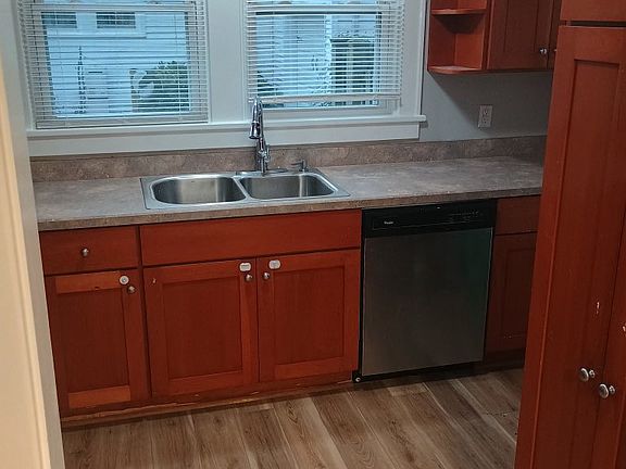 2nd image of 905 Jones Ave