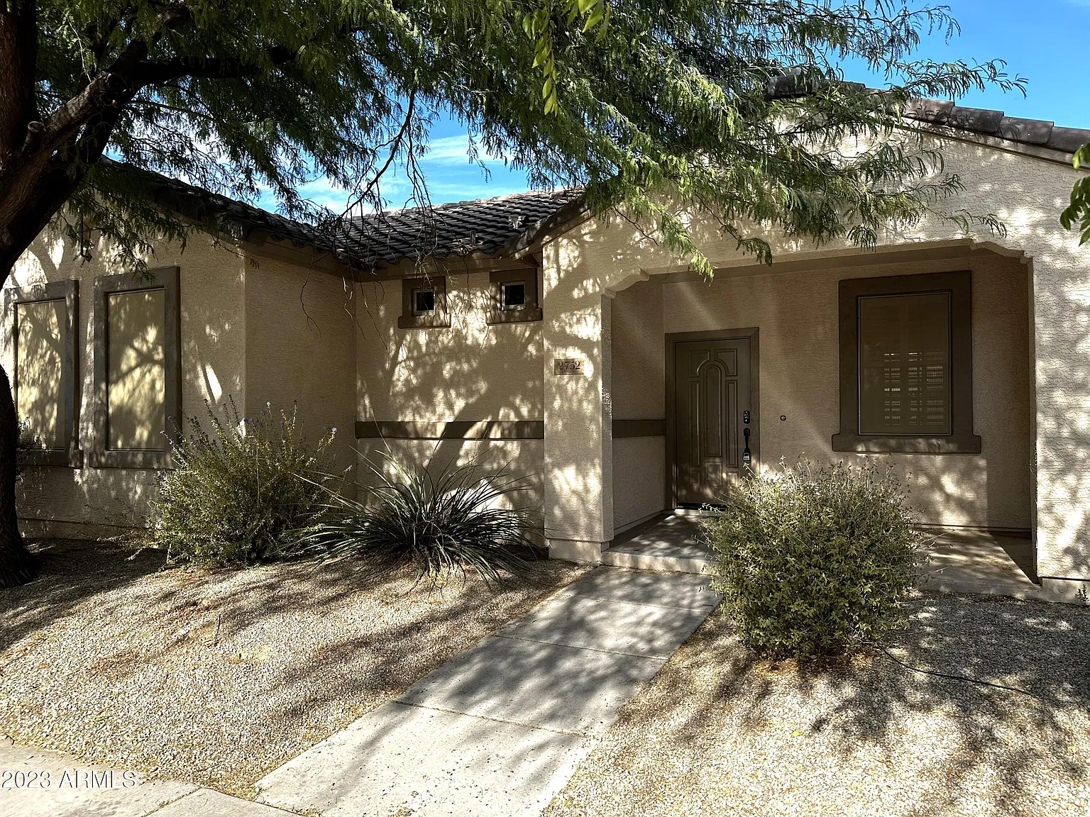 3 bed, 2.0 bath, 1296 sqft, $2,100 — Photo 1
