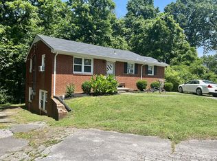 1020 Colonial Ct, Clarksville, TN 37043