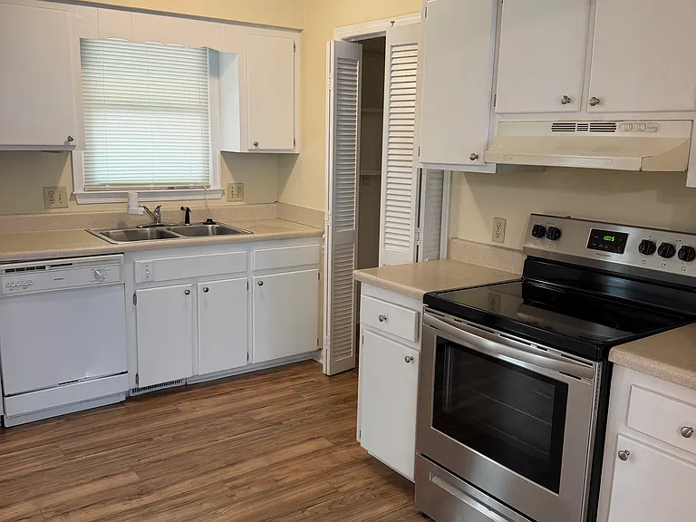 1502 Harth Dr — Photo 7