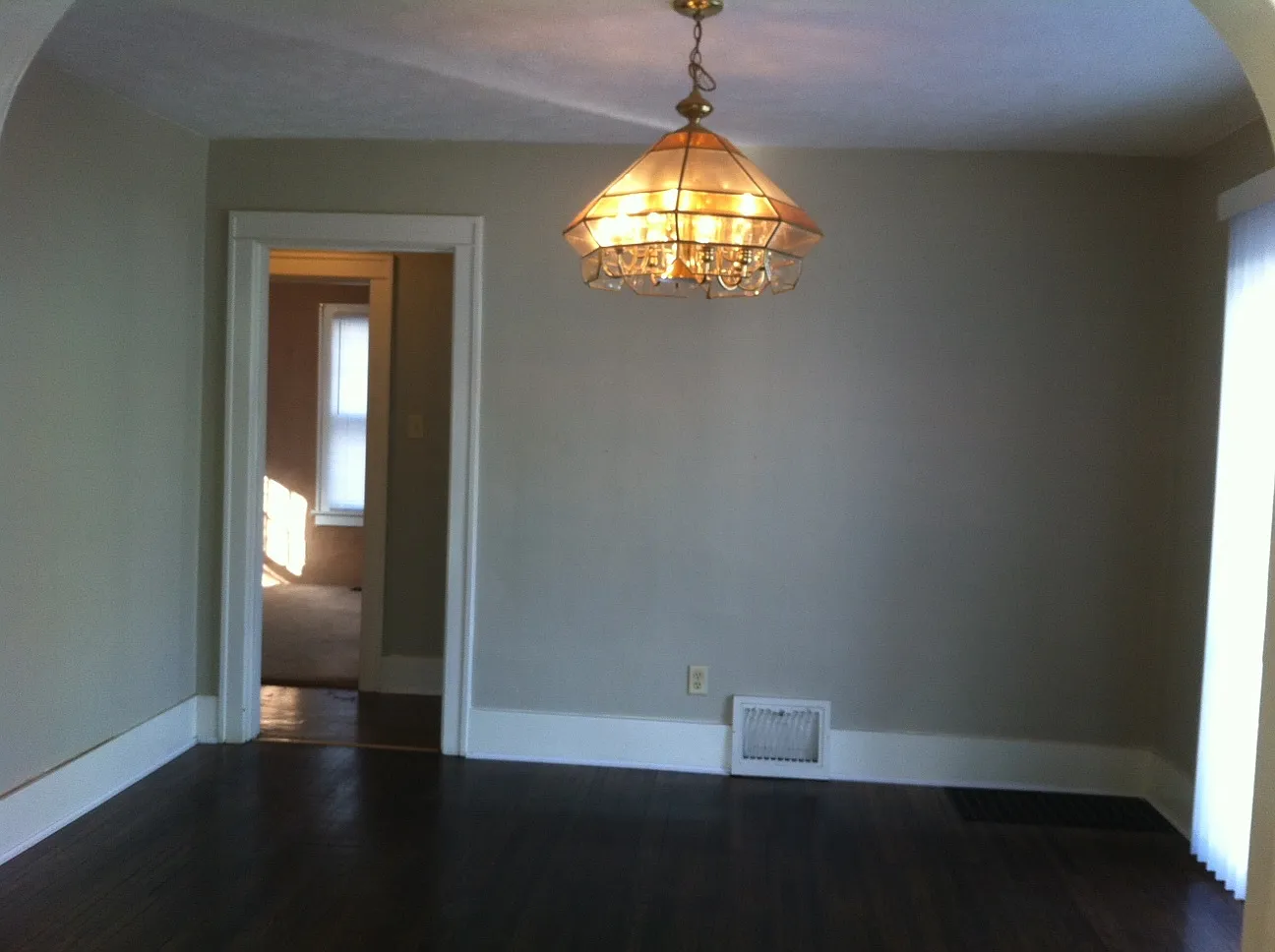 2 Bedroom Country Charm in Elkhart — Photo 3
