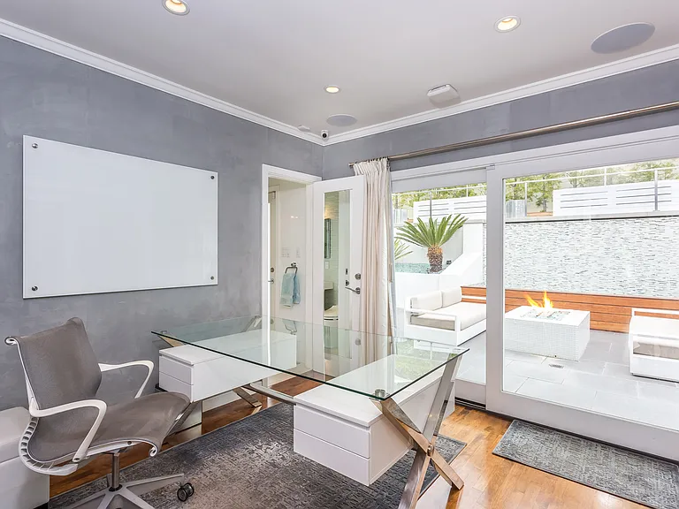1321 Londonderry Pl — Photo 16