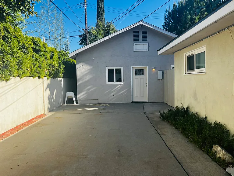 22742 Miranda St — Photo 4