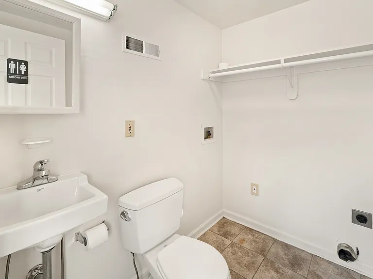 22 W Baltimore St — Photo 10