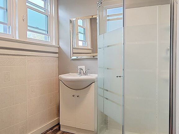5th image of 447 Locust St #2