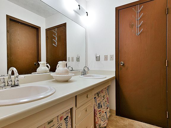 5th image of 3726 Ellerdale Dr