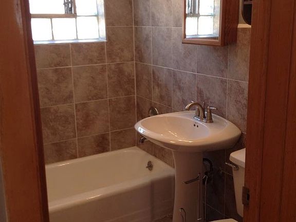 3rd image of 7418 N Harlem Ave APT 2E