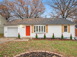 3722 W 74th St, Prairie Village, KS 66208