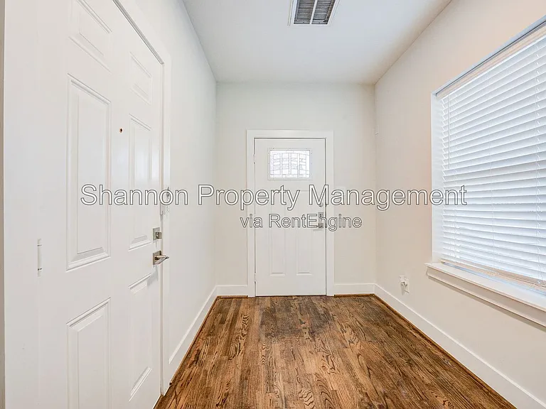 1603 Colorado St — Photo 4