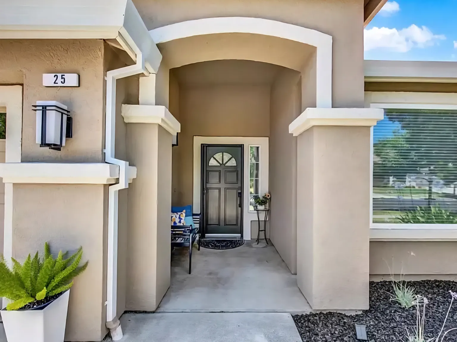 3 bed, 1855 sqft, $5,200 — Photo 2