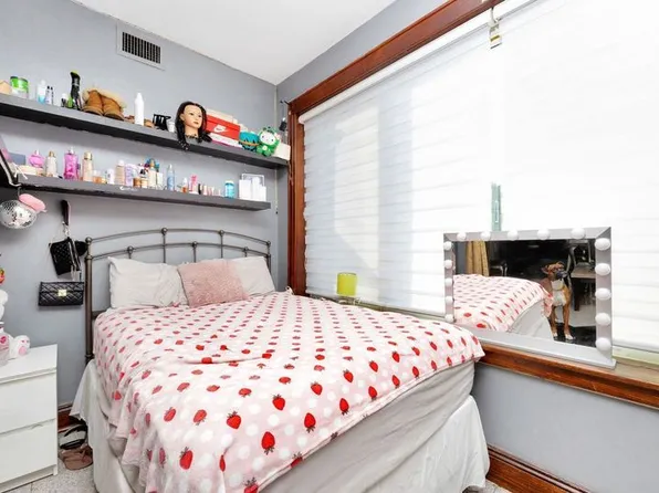 6018 Bleecker Street image 10 of 26