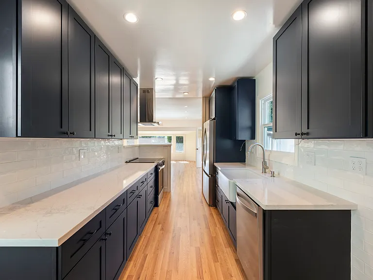 301 Frances St — Photo 9