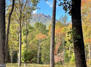 Pine Hl, Sperryville, VA 22740