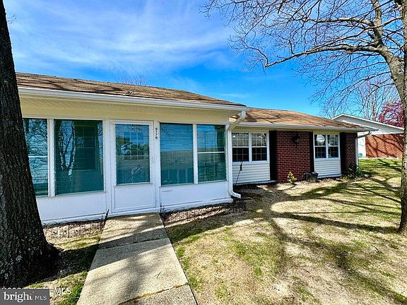 2nd image of 977 Aberdeen Dr