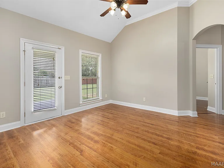9729 Helmsley Cir — Photo 4