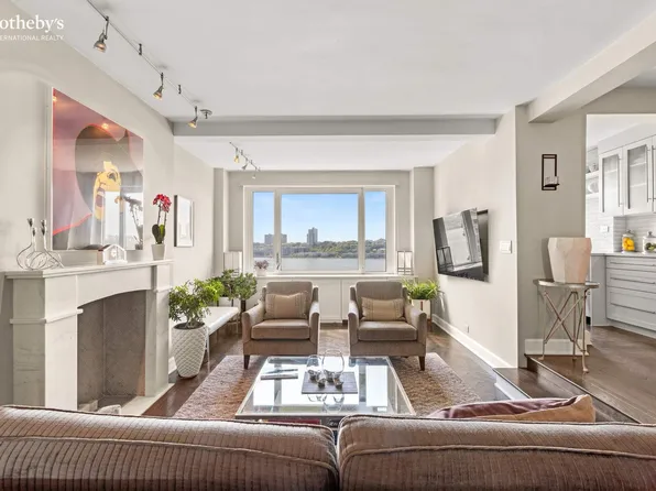 5 Riverside Drive image 2 of 20