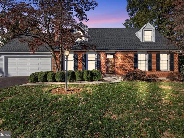 52 Fairway Dr, Camp Hill, PA 17011