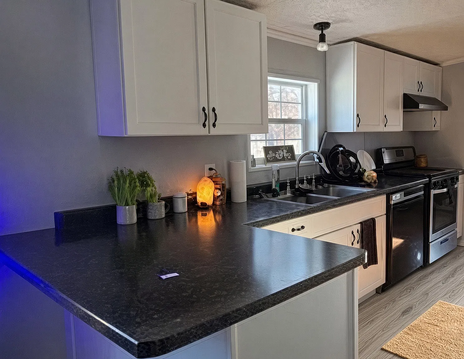 15861 Laura Dr — Photo 3