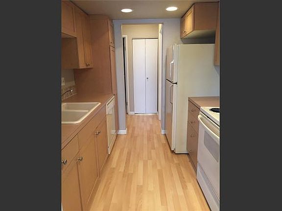 2nd image of 10414 NE 32nd Pl APT D201