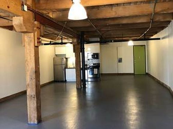 4th image of 900 E 1st St APT 207