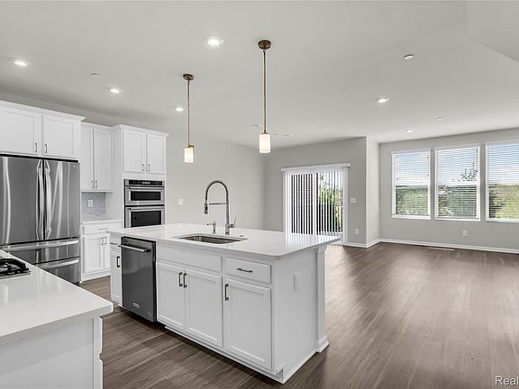 3rd image of 313 Strawberry Dr