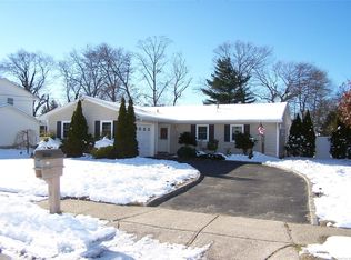 28 Norma Blvd, Holbrook, NY 11741
