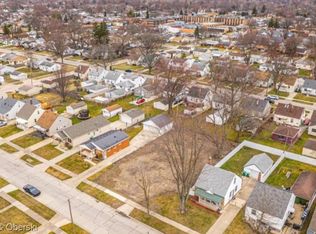 6150 Gilman St, Garden City, MI 48135