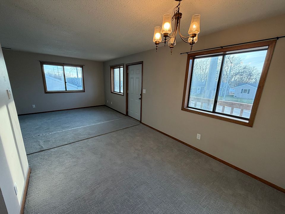 1st image of 902 N Kiwanis Ave