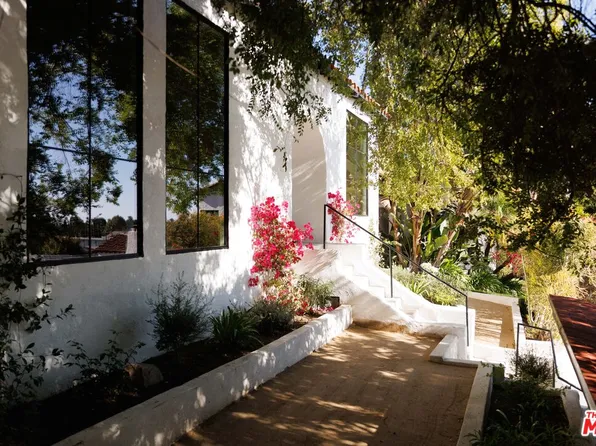 4300 Ambrose Ave, Los Angeles, CA 90027