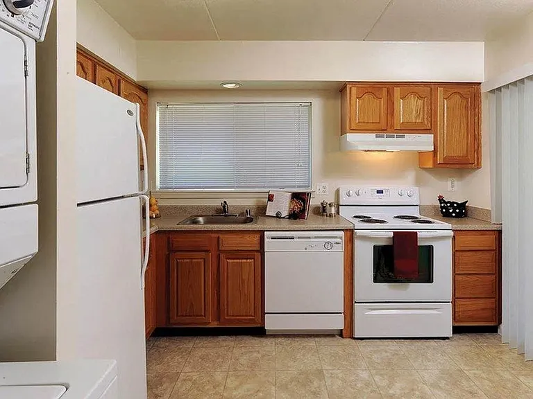 Top Field Apartment Homes — Photo 5