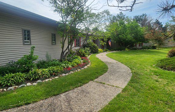 4th image of 1814 Hickory Ln