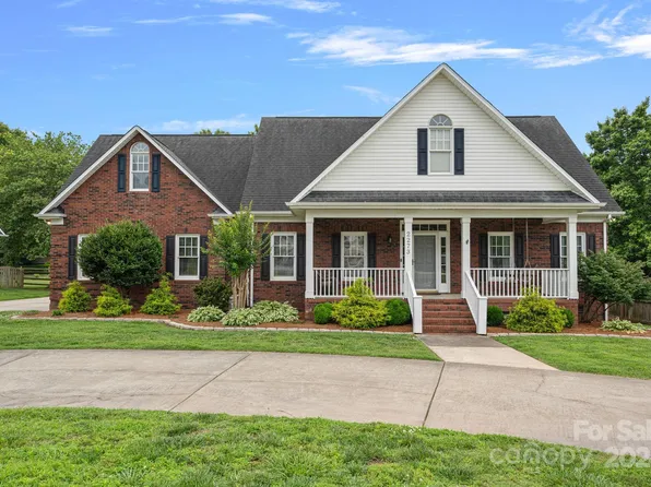 2273 Stallings Rd, Harrisburg, NC 28075