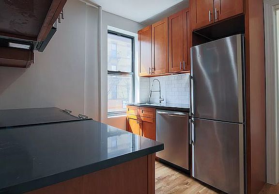 4th image of 5723 5th Ave #1B