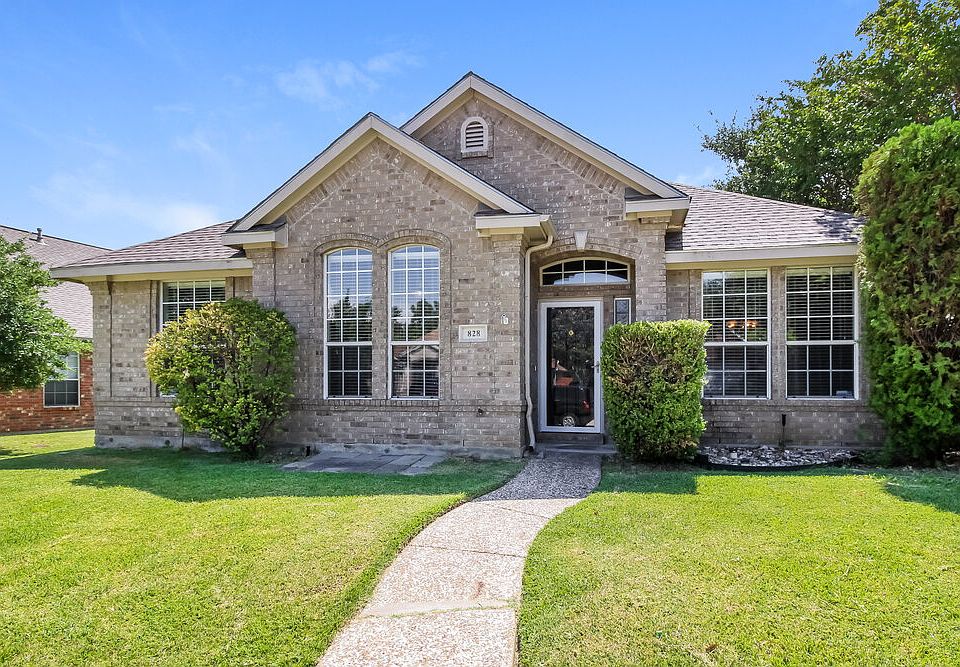 1st image of 828 Pinnacle Cir