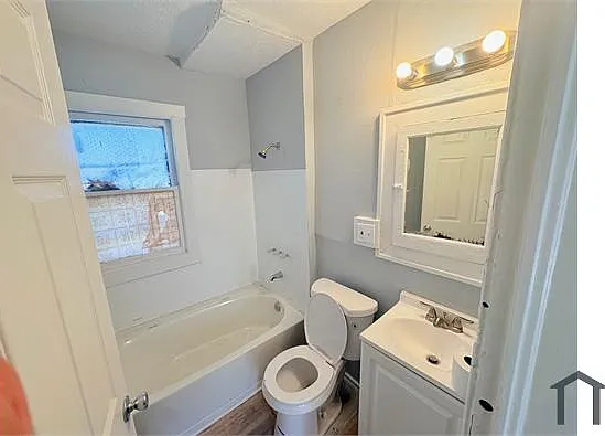 3310 E 132nd St — Photo 5