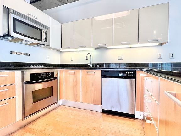 3rd image of 645 W 9th St APT 631