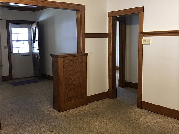 4th image of 915 W Armstrong Ave
