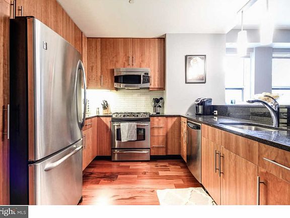 2nd image of 1425 Locust St Unit 4C
