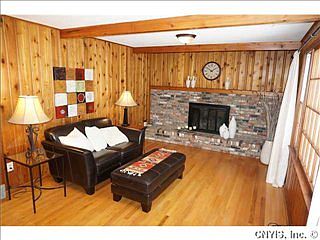 4th image of 105 Town House Cir