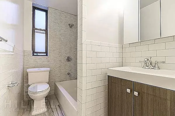 Rented by Hillel Realty Group | media 27