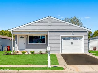 8 La Terraza Drive, Toms River, NJ