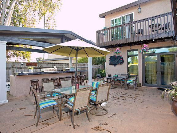 built in bbq and bar