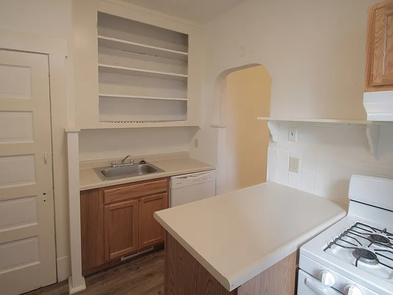 124 S Trenton Ave — Photo 4