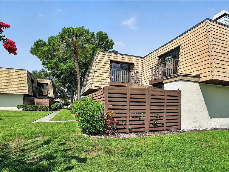 15317 W Pond Woods Dr #103 — Photo 3