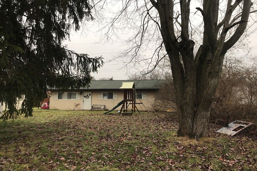 1st image of 415 Sussex Dr