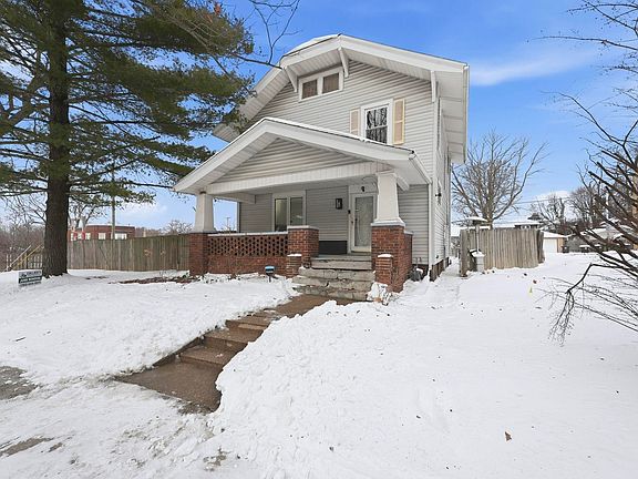 4th image of 1240 W Oakdale Dr